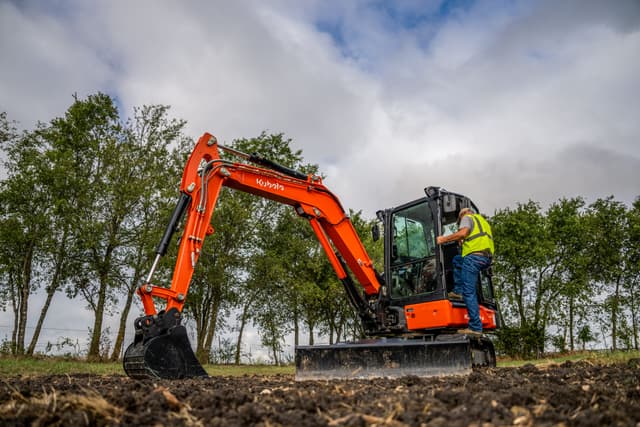 KX040-5_excavator_2024_texas_164 What Is the Best Mini Excavator? – Comparison Chart & How to Operate